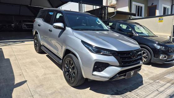 TOYOTA HILUX SW4 2.7 VVT-i FLEX SRV 7L 4X2 AUTOMÁTICO